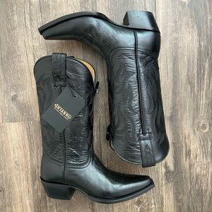 Black cowboy boots size 7